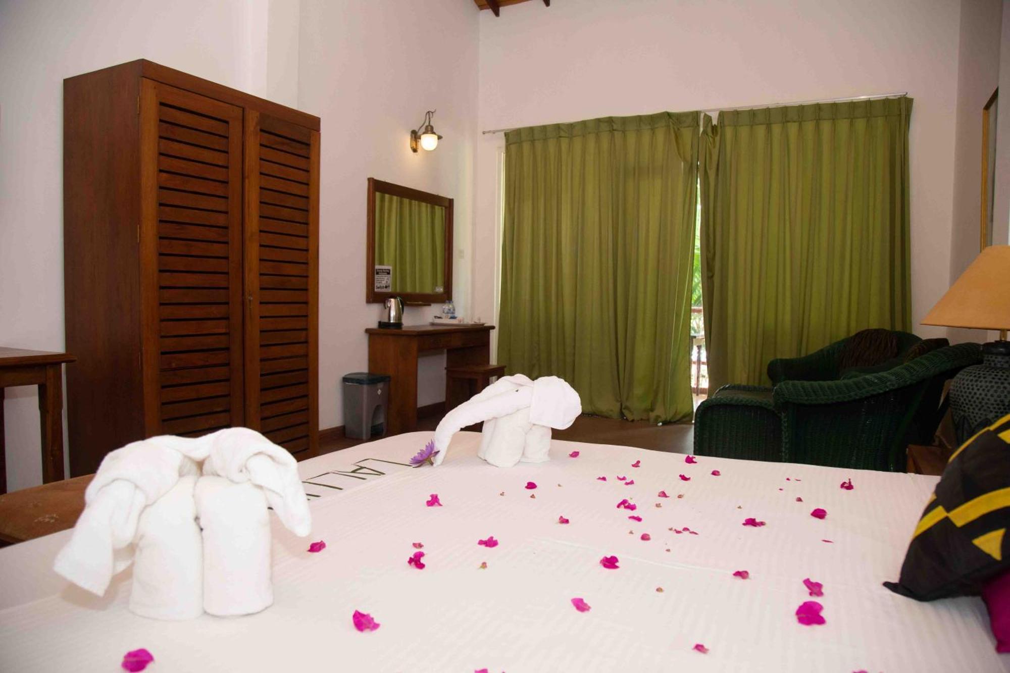 Laluna Ayurveda Resort Bentota Esterno foto